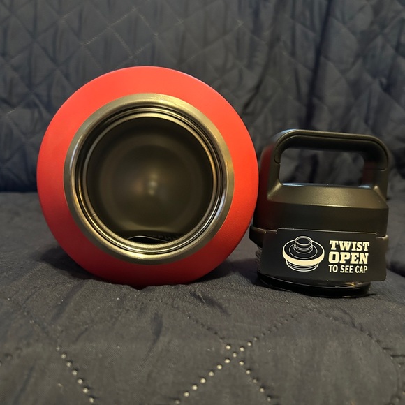 NWT Yeti Rambler 64 oz Bottle, Bimini Pink - Picture 3 of 4